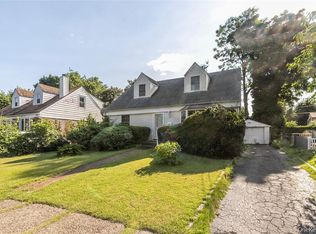 6 Grady Court, Great Neck, NY 11023