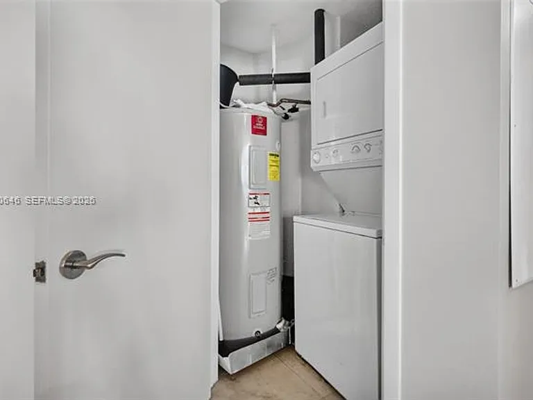 17001 Collins Ave #CU-3402 — Photo 34