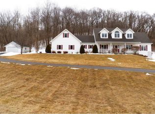 527 Gilbert Rd, Hudson, WI 54016