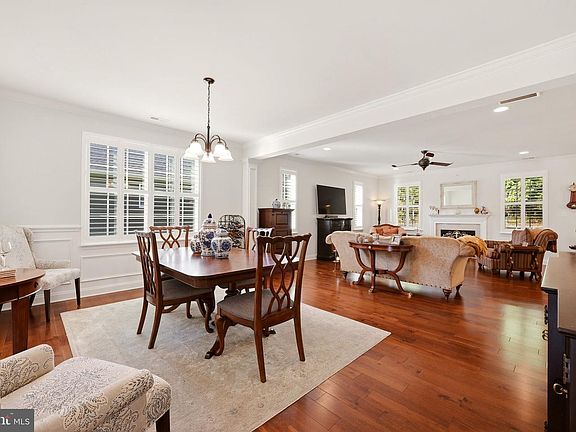 5th image of 372 Berrhill Dr
