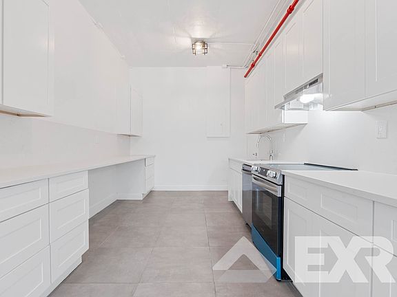 5th image of 315 Berry St #502