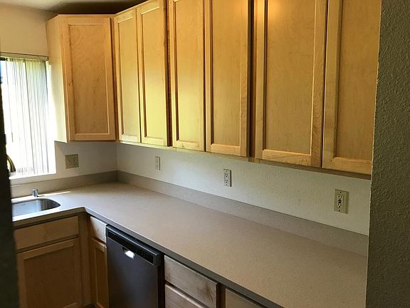 Brand New Kitchen Cabinets and Countertops