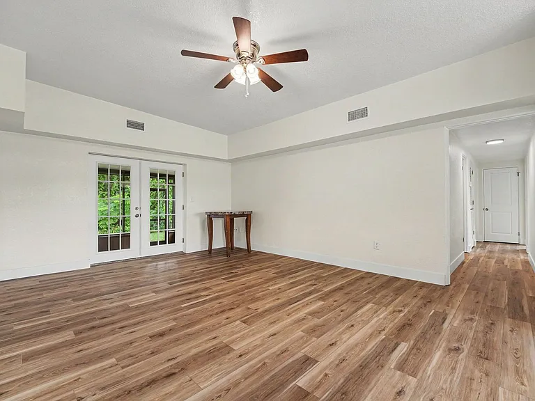 1111 Brewer Ct — Photo 3