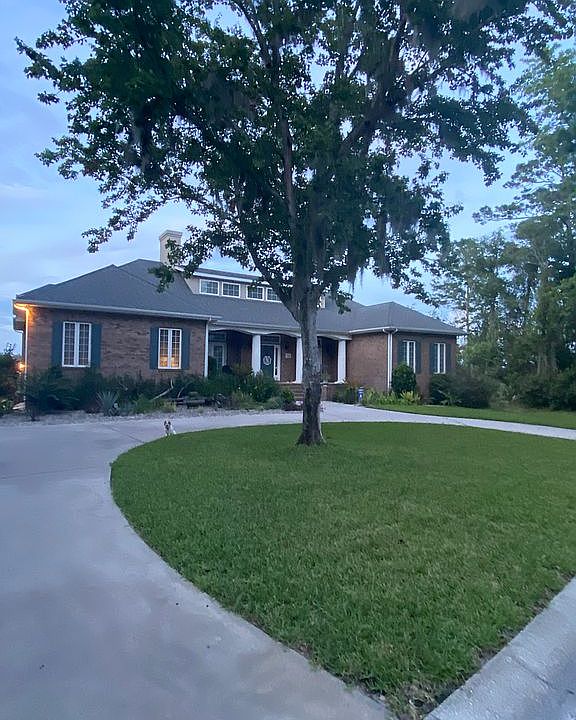 2nd image of 203 Carrington Ct