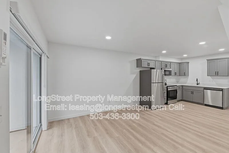 Building Photo - 806 S 19th St