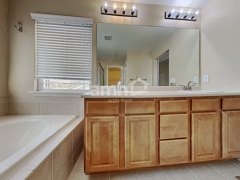 1556 S Catawba Cir — Photo 13