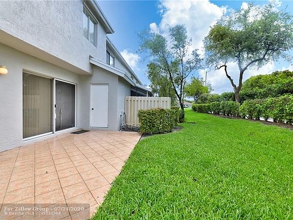 4th image of 1372 SW 47th Ave #1372