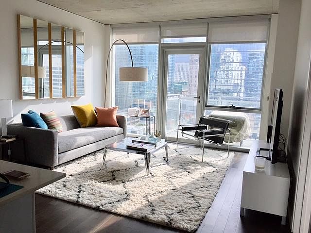 1st image of 222 W Illinois St #802