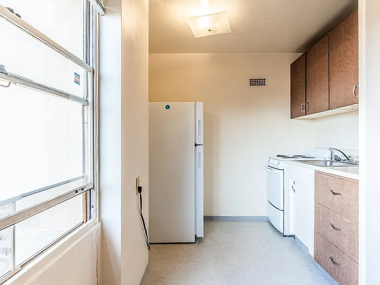 The Queensborough Apartments — Photo 26