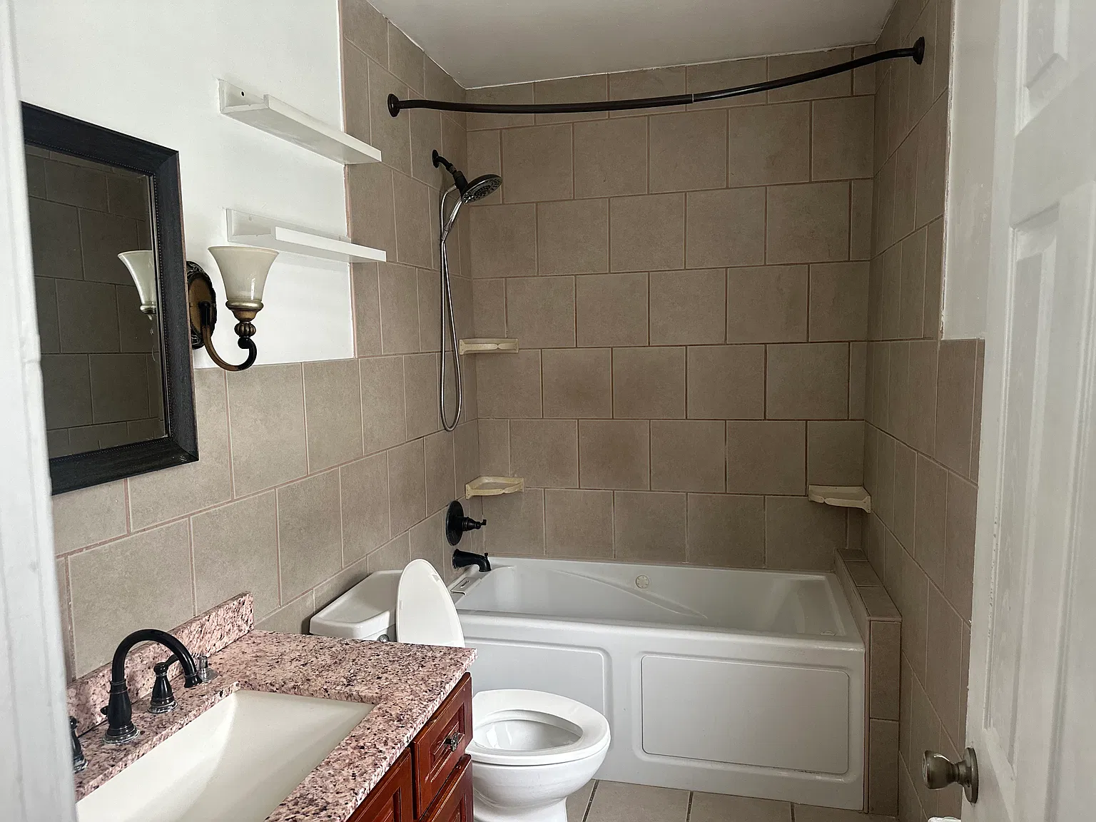 2 bed, 1324 sqft, $1,900 — Photo 4