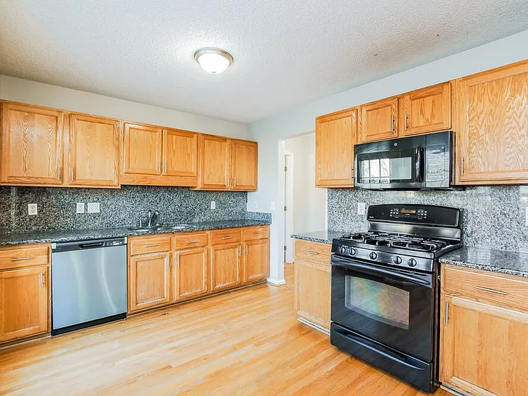 4301 Mantua Way — Photo 9