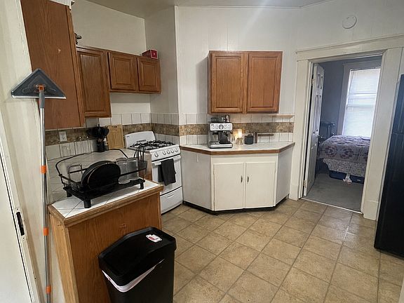 4th image of 613 Hill St APT 1