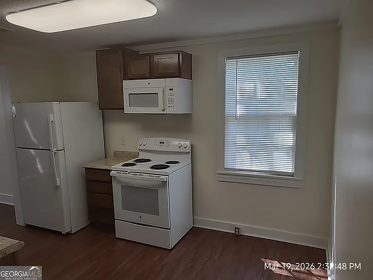 802 W Moore St — Photo 3