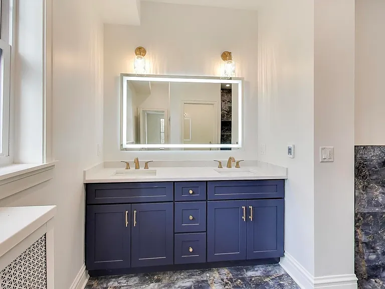 E Madison Park — Photo 18