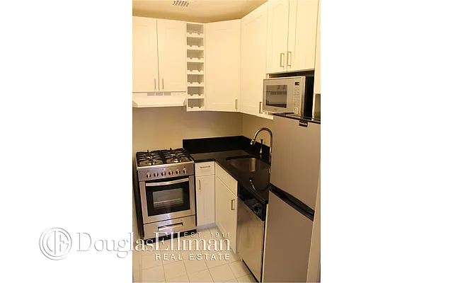 Rented by Douglas Elliman | media 28