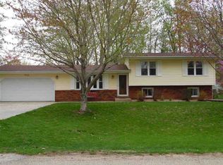 213 N Holly St, Elmwood, IL 61529