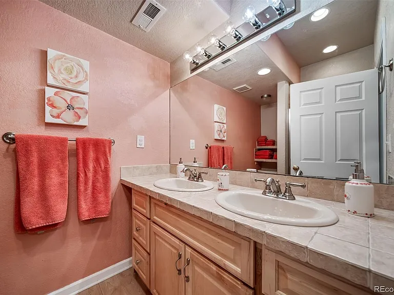 257 S Jackson St #A — Photo 42