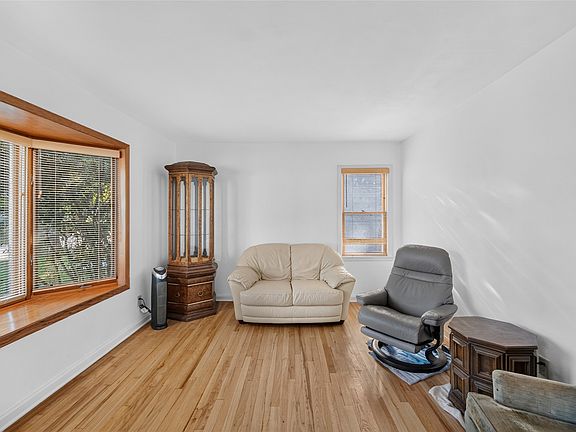 4th image of 3940 11th St