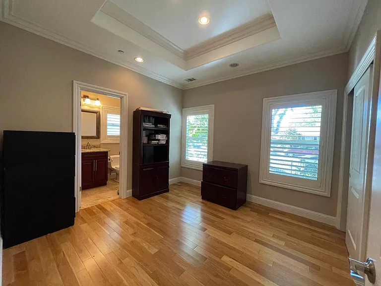 383 Hobart Ave — Photo 17