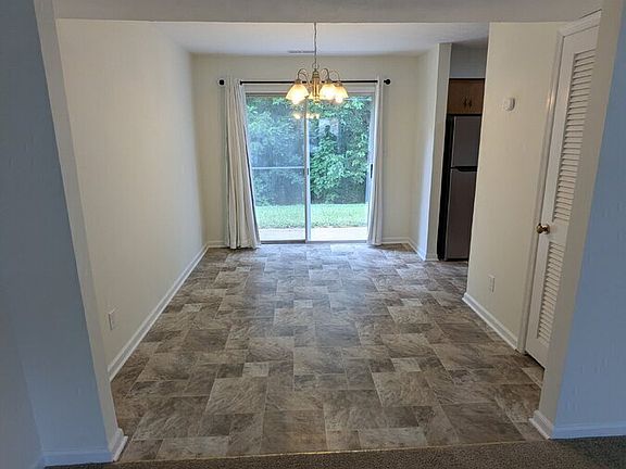 5th image of 23 Maplewood Ct APT C