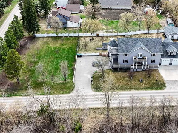 21 N Rosedale Ave, Lacombe County, AB T4L 1Y4