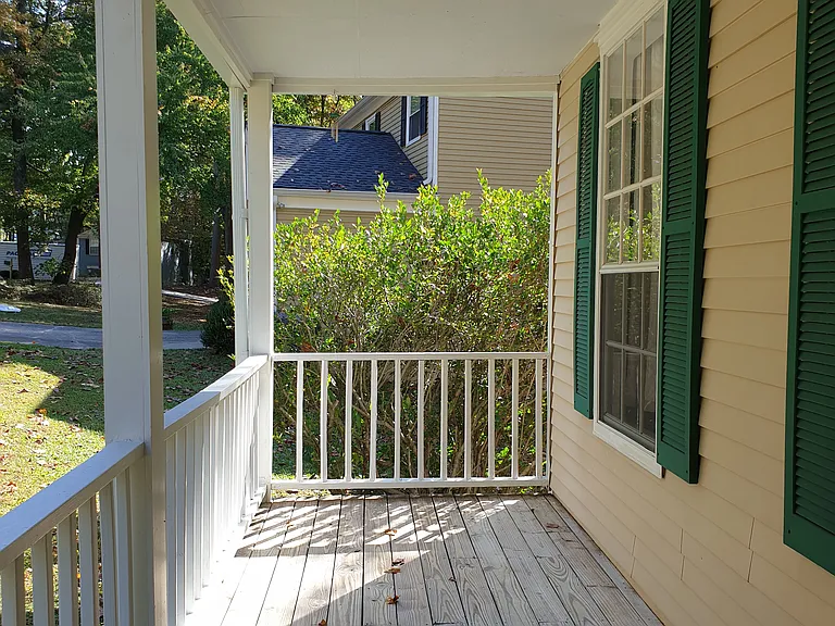 1376 Heritage Glen Dr — Photo 2