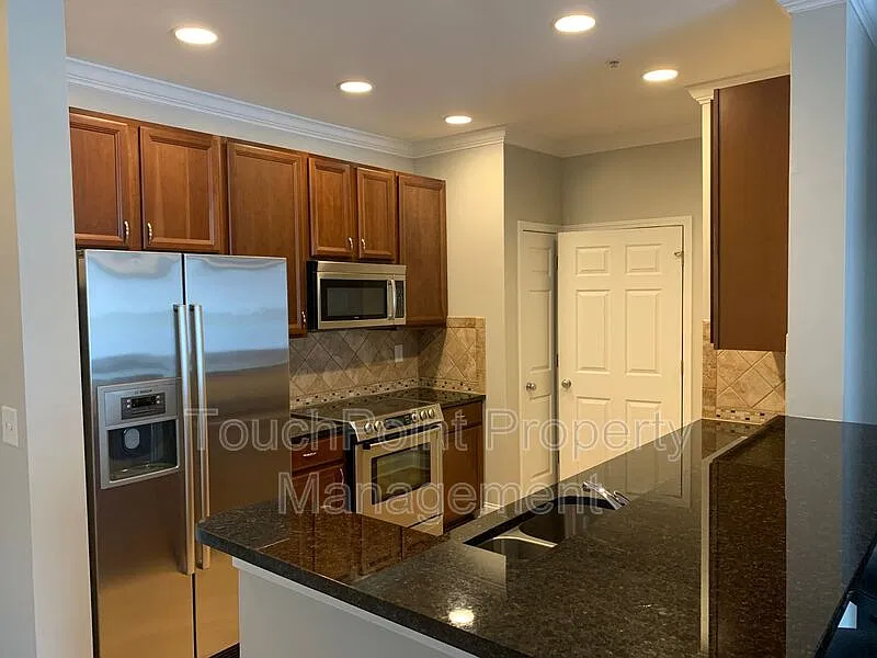 3 bed, 2.0 bath, 1410 sqft, $1,950 — Photo 3