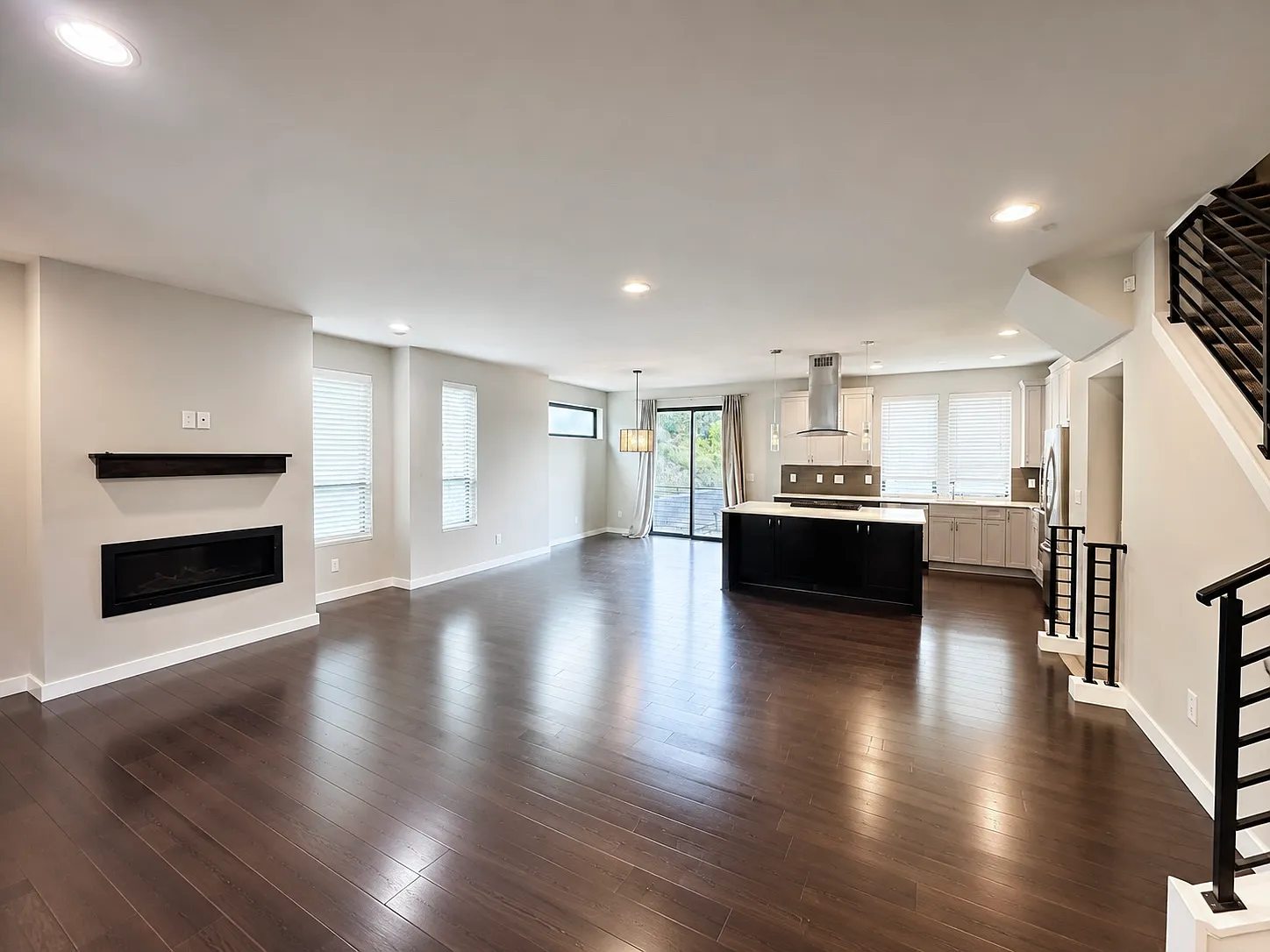 5 bed, 3.5 bath, 2418 sqft, $4,800 — Photo 3