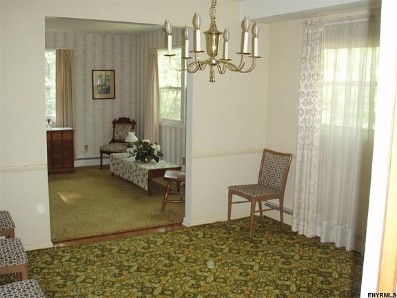 5th image of 28 Valencia Ln