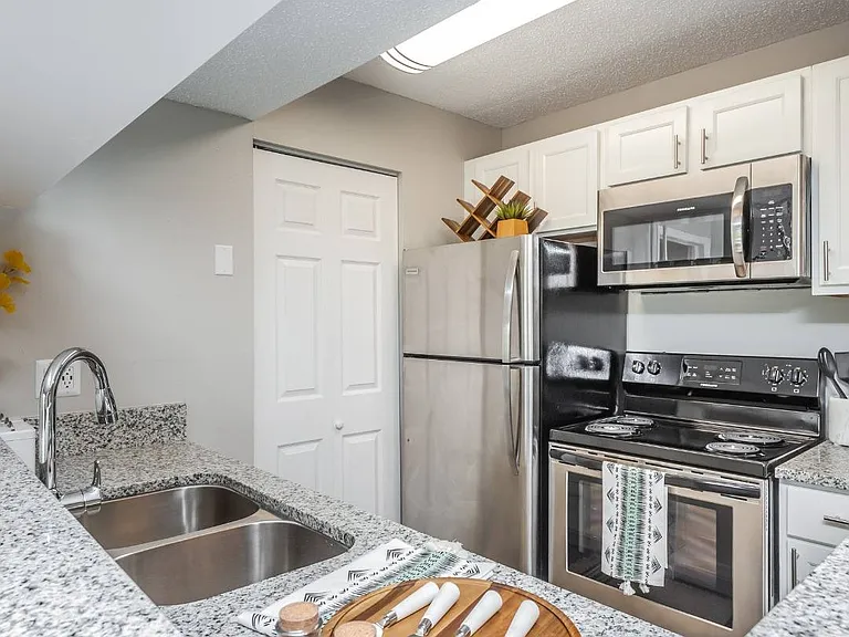 6160 Beacon Isles Dr — Photo 8