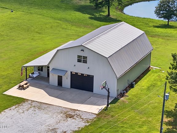 2nd image of 523 N Slayden Rd