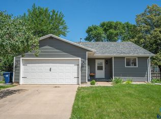5612 W Dardanella Rd, Sioux Falls, SD 57106