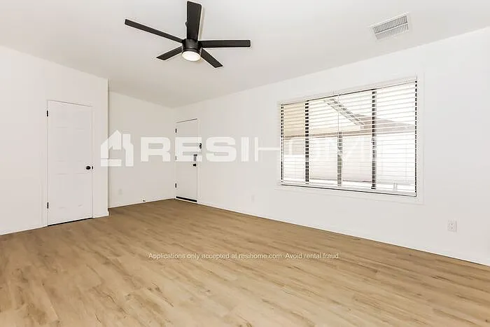 1314 E Del Rio Dr — Photo 8