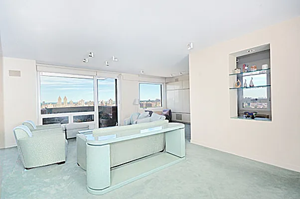 Sold by Adriana Arciello, LREB | media 41