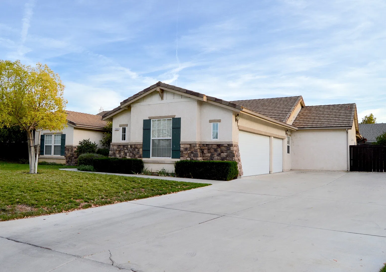 Beautiful!! 4 Bedroom 3 Bath Home Located In River Oaks Community Avail 11/1/26 Do Not Disturb Te... — Photo 1