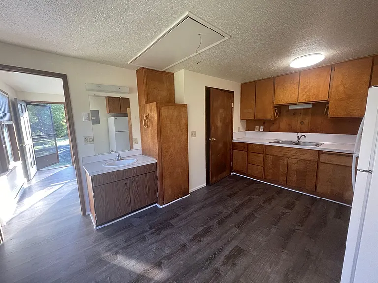 1782 SE Douglas Ave — Photo 7