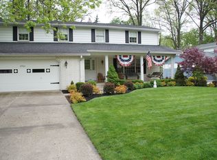 27904 Blossom Ln, North Olmsted, OH 44070