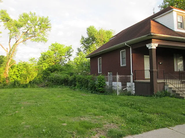 642 N 80th St photo 1