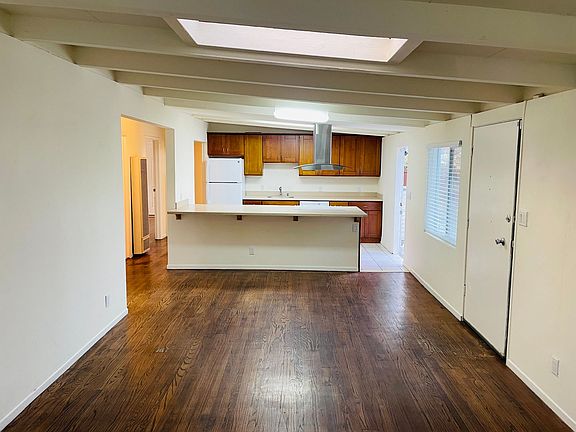 3rd image of 1021 E Duane Ave