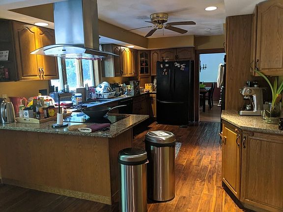 2nd image of 484 Liberty St #1