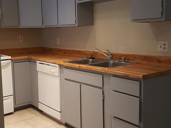 5th image of 2981 Country Manor Ln APT 10
