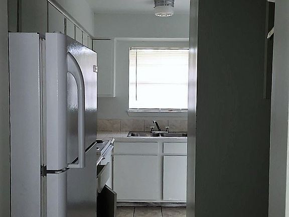 5th image of 1630 Broad Ave APT B2