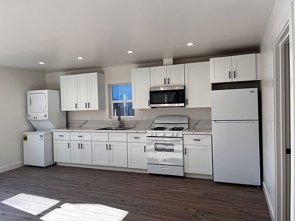 4th image of 144 N Tassajara Dr