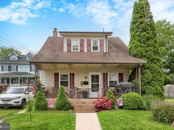 526 N 3rd St, Wormleysburg, PA 17043