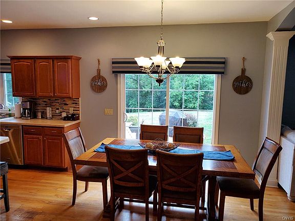 4th image of 35 Ronway Dr