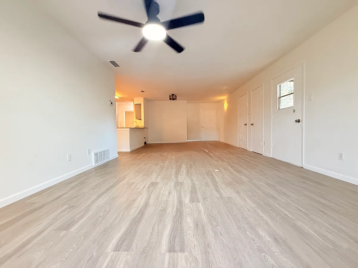 Building Photo - 1502 Birmingham Dr