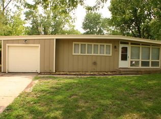 1809 SW Harp Pl, Topeka, KS 66611