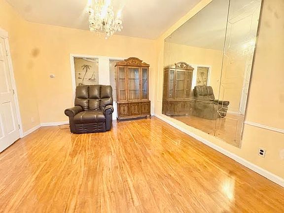 3rd image of 629 Cleveland St #1