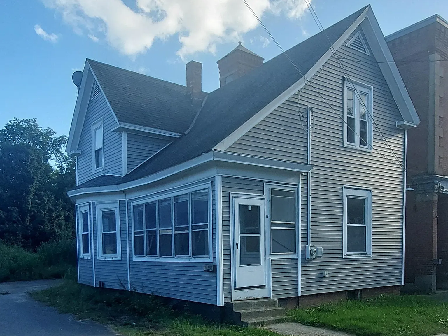 3 bed, 1100 sqft, $1,600 — Photo 2