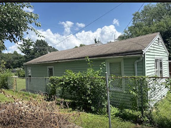 2nd image of 2049 N Gale Ave